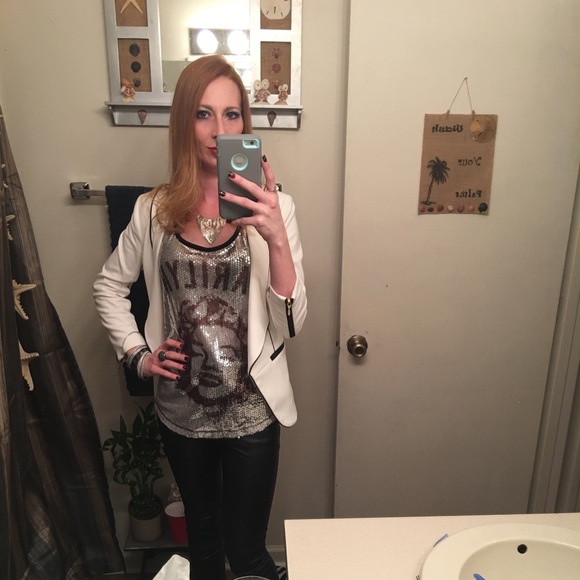 Of the millions on Poshmark, you found me👩🏻‍🦰 - Picture 3 of 8